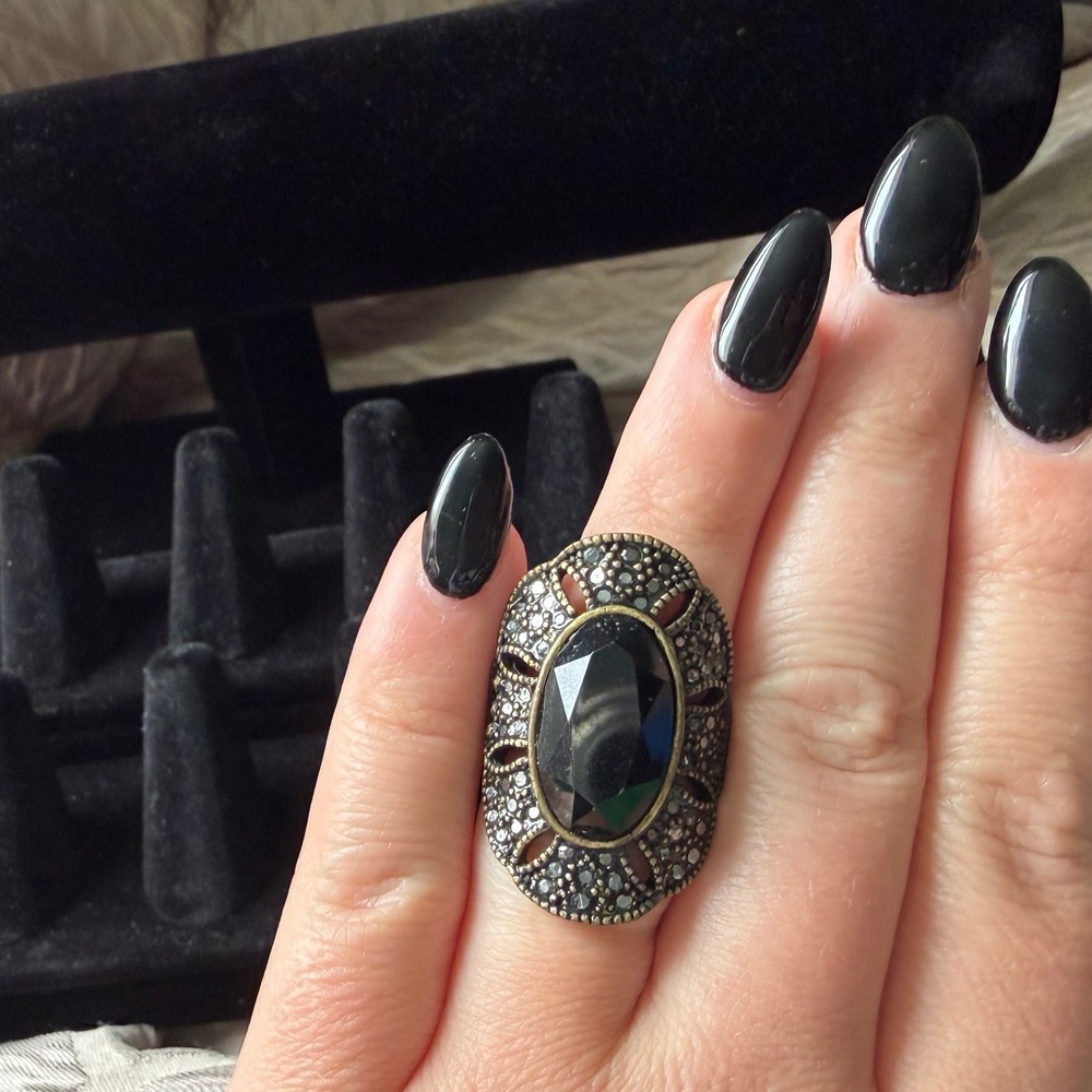 Y2K Vintage Chunky Oval Onyx Rhinestone Cluster Floral Design Statement Ring 90s
